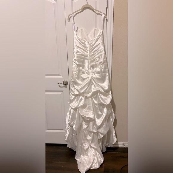 Wedding Dress never worn (runs small) - Picture 5 of 6